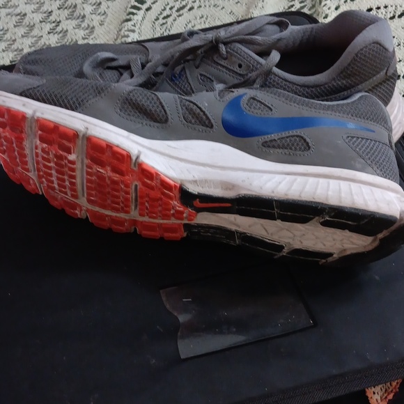 Nike Revolution 2 sneakers. - Picture 4 of 7
